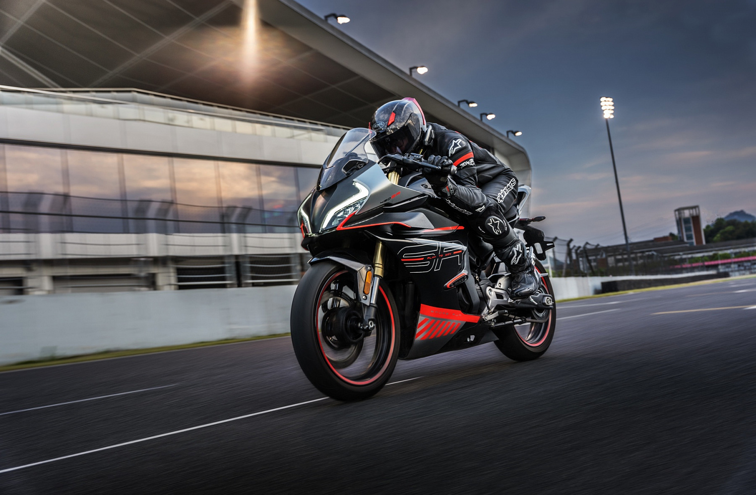 Новый  мотоцикл CFMOTO 450SR (ABS)!