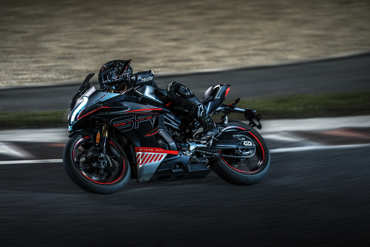 Новый  мотоцикл CFMOTO 450SR (ABS)!