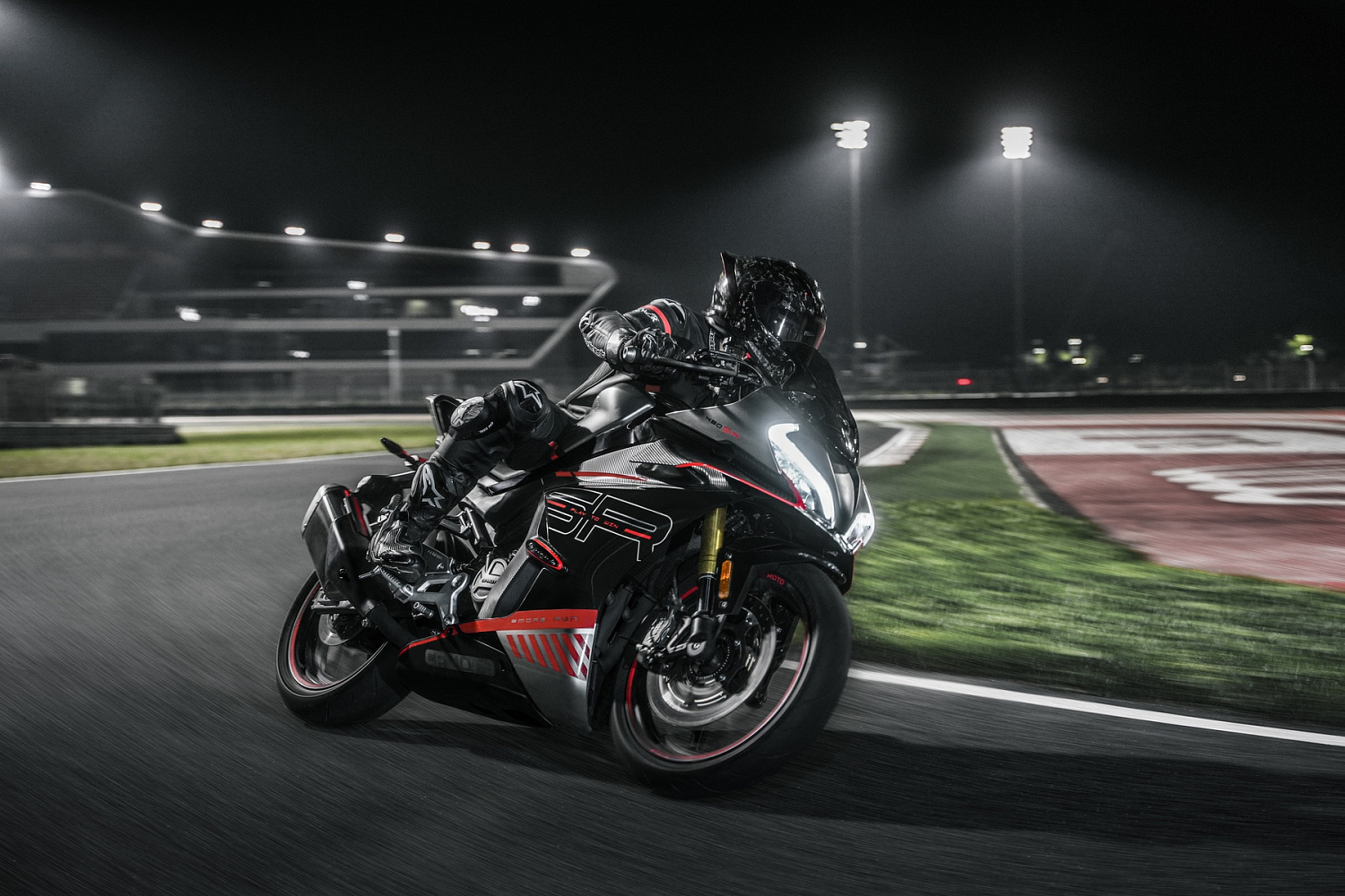 Новый  мотоцикл CFMOTO 450SR (ABS)!