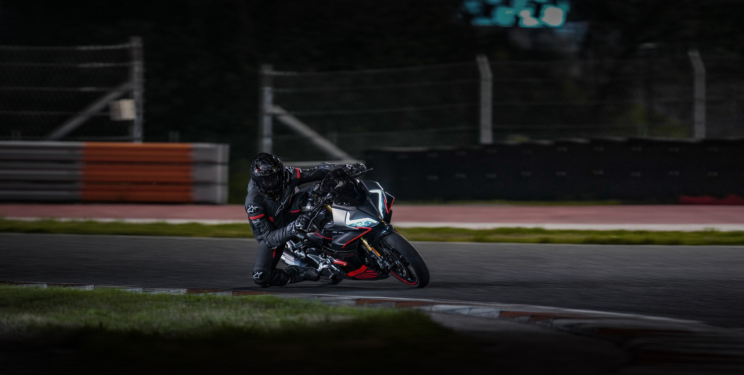 Новый  мотоцикл CFMOTO 450SR (ABS)!